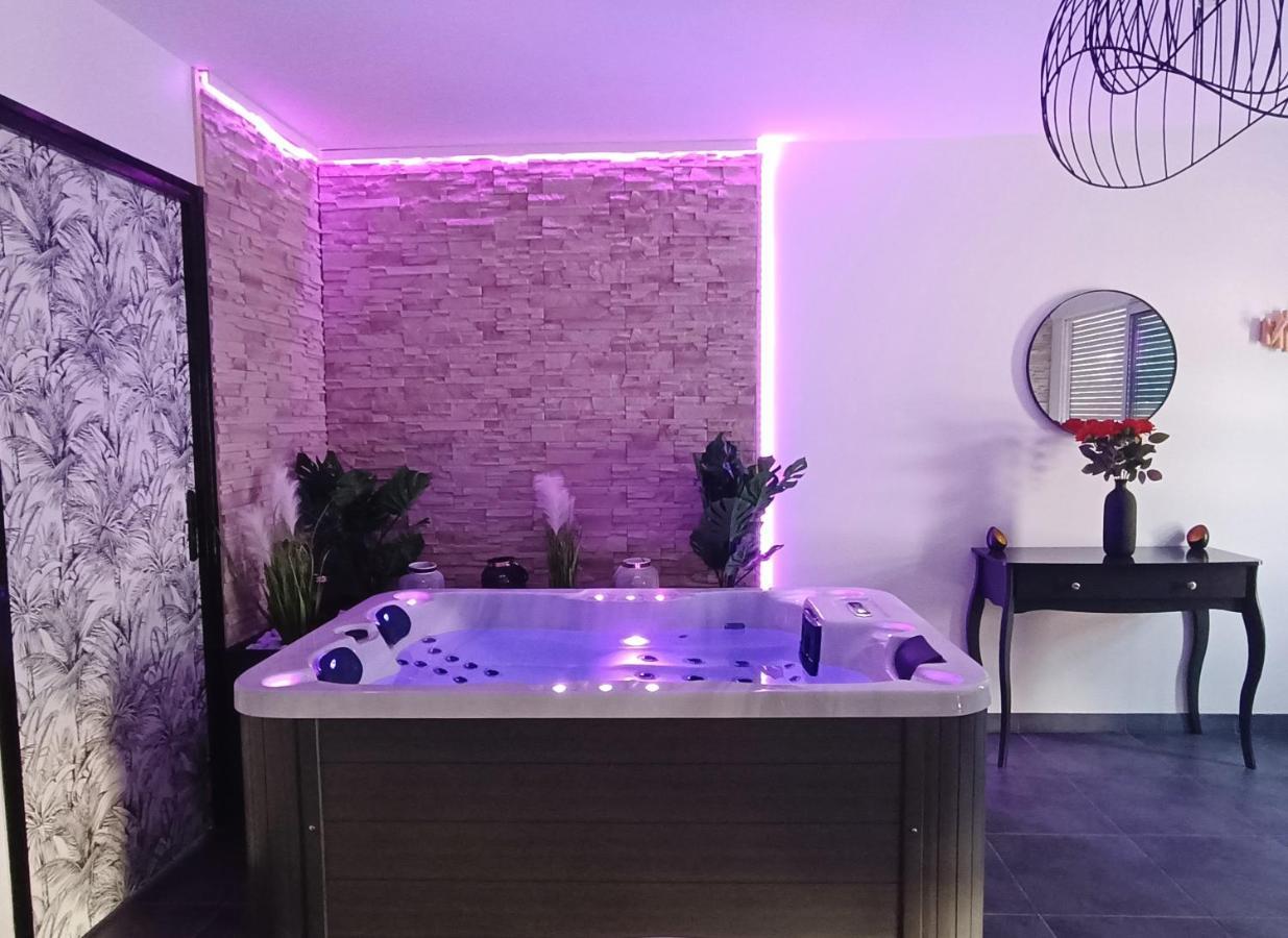 Evasion Romantique Avec Jacuzzi Interieur Rosières-près-Troyes Exterior foto